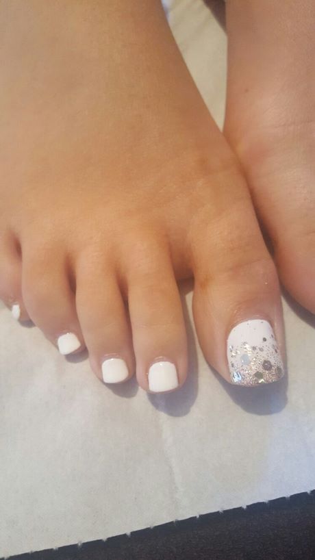 white-and-silver-toe-nail-designs-90_9 Modele de unghii albe și argintii