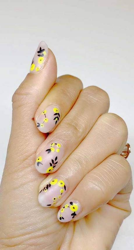yellow-and-white-nail-art-59_3 Arta unghiilor galbene și albe