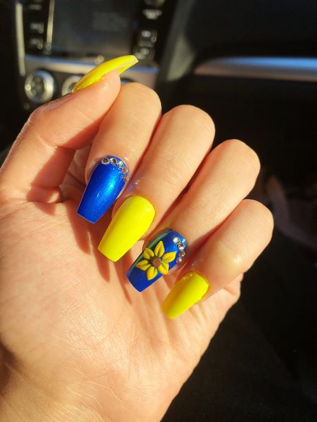 yellow-blue-nail-designs-61_2 Modele de unghii albastru galben