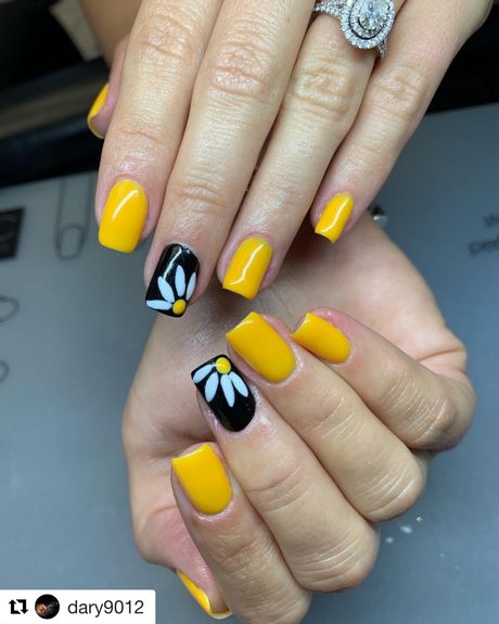 yellow-nail-polish-with-design-76_14 Lac de unghii galben cu design