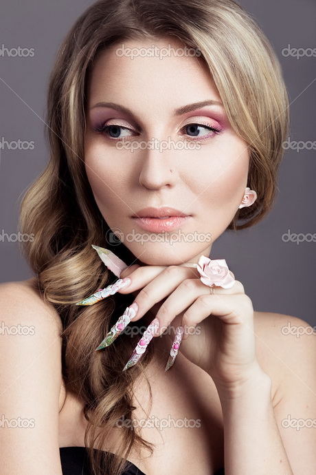 beautiful-girl-nails-70_9 Fata frumoasa unghiile