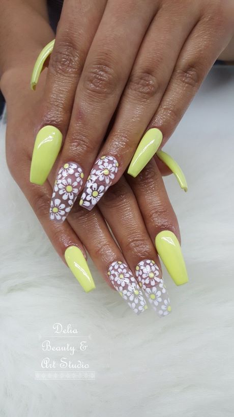 acrylic-nails-with-flower-design-06_6 Unghii acrilice cu design de flori