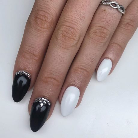 black-almond-nails-design-97_13 Designul unghiilor de migdale negre