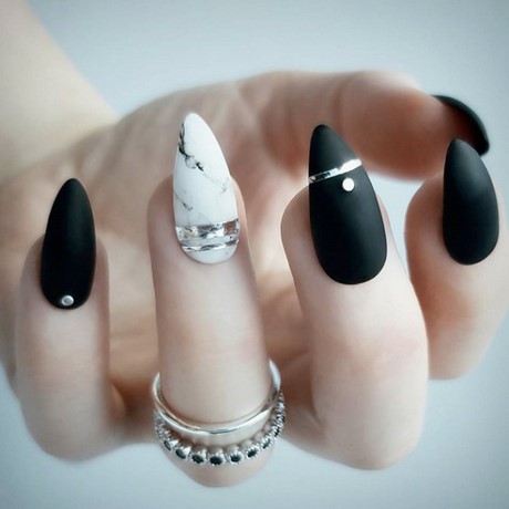 black-almond-nails-design-97_14 Designul unghiilor de migdale negre
