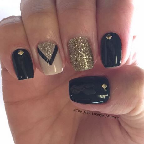 black-and-gold-glitter-nail-designs-08_10 Modele de unghii cu sclipici negre și aurii