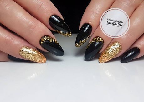 black-and-gold-glitter-nail-designs-08_8 Modele de unghii cu sclipici negre și aurii
