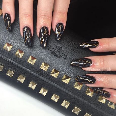 black-and-gold-marble-nails-22_5 Cuie de marmură neagră și aurie