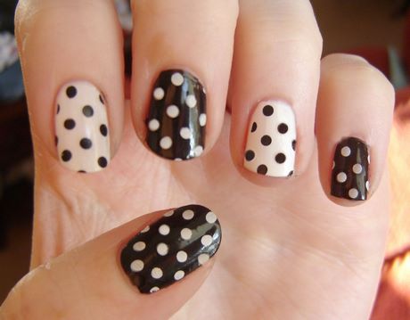 Alb-negru polka dot cuie