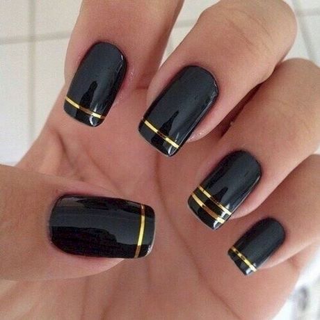 black-nails-with-gold-design-49_3 Cuie negre cu design auriu