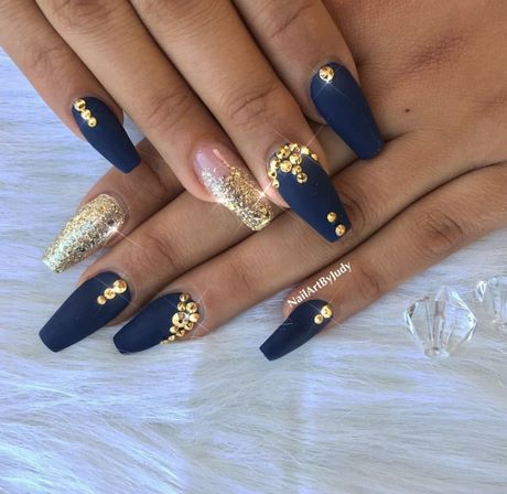 blue-and-gold-nail-polish-designs-12_2 Modele de lacuri de unghii albastre și aurii