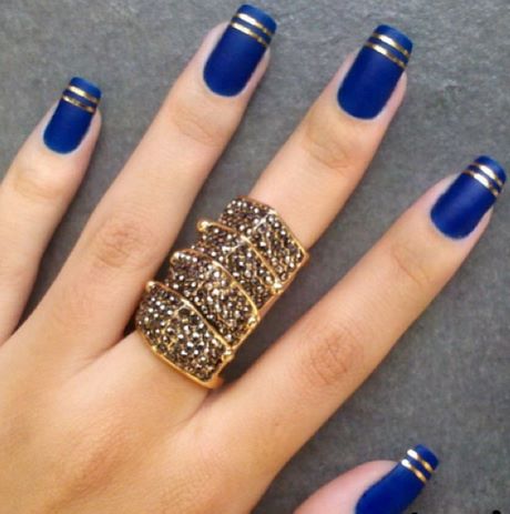 blue-and-gold-nail-polish-designs-12_3 Modele de lacuri de unghii albastre și aurii