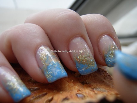 blue-and-gold-nail-polish-designs-12_8 Modele de lacuri de unghii albastre și aurii