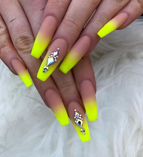 bright-yellow-nail-designs-46_11 Modele de unghii galbene strălucitoare