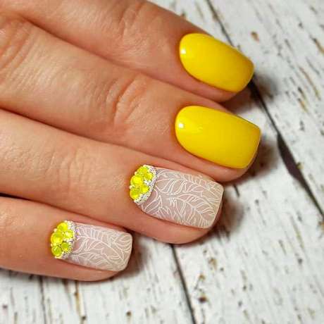 bright-yellow-nail-designs-46_18 Modele de unghii galbene strălucitoare