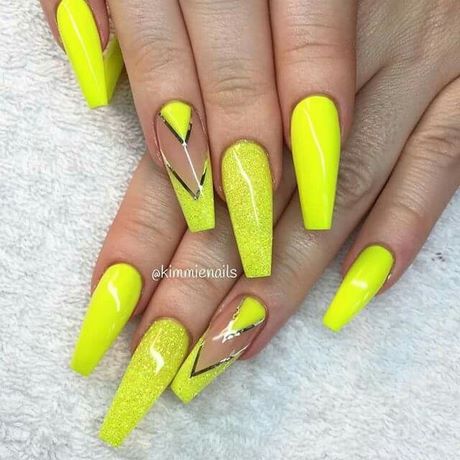 bright-yellow-nail-designs-46_4 Modele de unghii galbene strălucitoare