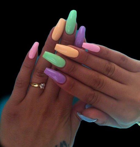 colorful-nails-coffin-26_16 Cuie colorate sicriu