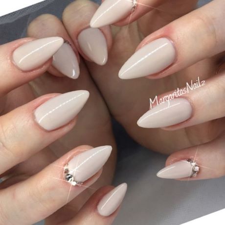 cute-almond-nail-designs-32_10 Modele drăguțe de unghii de migdale