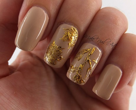 gold-leaf-nail-design-32_10 Design de unghii cu frunze de aur