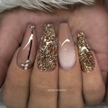 gold-nails-with-design-23_19 Cuie de aur cu design