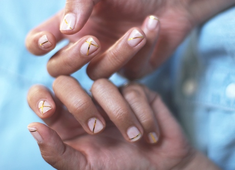 gold-stripe-nail-art-75_11 Aur stripe nail art