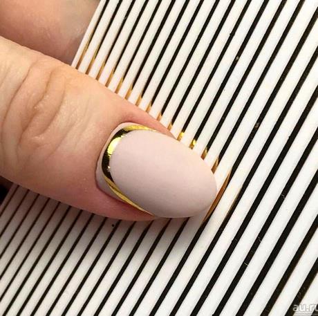 gold-stripe-nail-art-75_13 Aur stripe nail art
