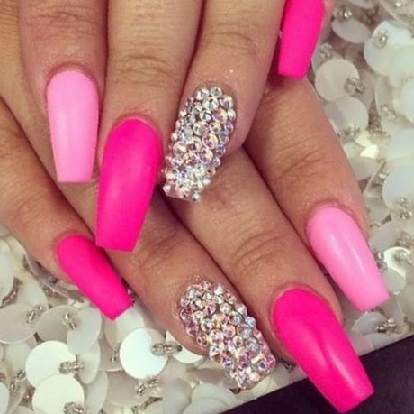 long-pink-nail-designs-84_19 Modele lungi de unghii roz