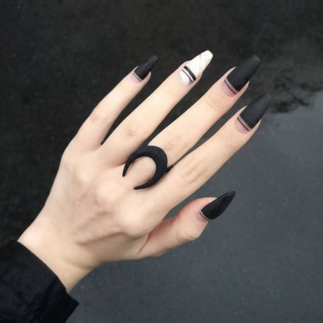 matte-black-nail-ideas-69_18 Idei de unghii negre mat