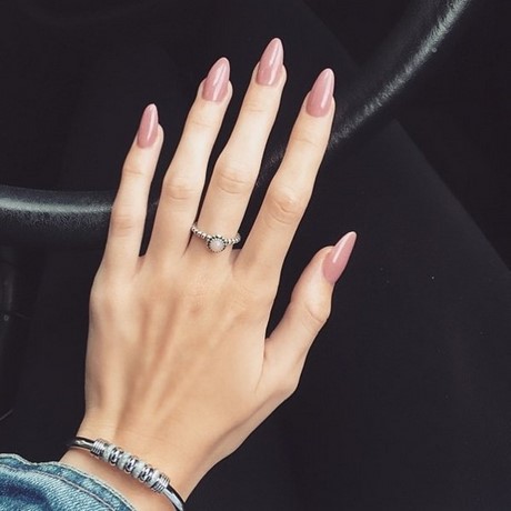 nail-design-ring-finger-different-color-61_9 Unghii de design degetul inelar de culoare diferită