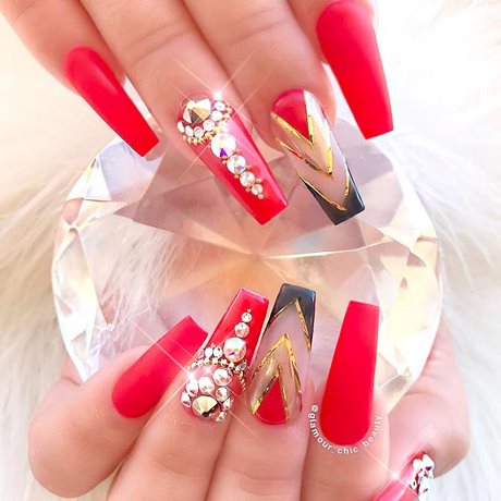 nail-designs-in-red-and-gold-44_4 Modele de unghii în roșu și auriu