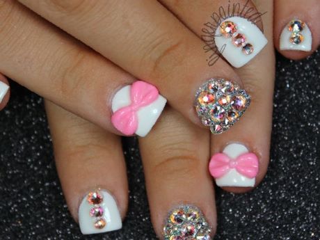nail-designs-with-diamonds-on-one-finger-45_11 Modele de unghii cu diamante pe un deget