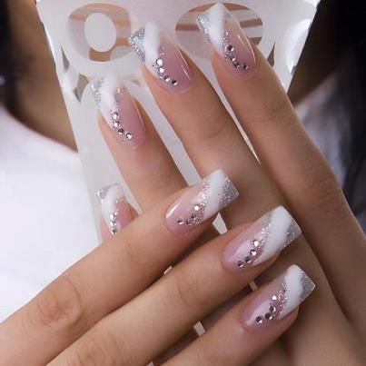 nail-designs-with-diamonds-on-one-finger-45_13 Modele de unghii cu diamante pe un deget