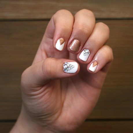 nail-designs-with-diamonds-on-one-finger-45_17 Modele de unghii cu diamante pe un deget