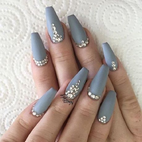 nail-designs-with-diamonds-on-one-finger-45_5 Modele de unghii cu diamante pe un deget