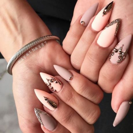 nail-designs-with-diamonds-on-one-finger-45_7 Modele de unghii cu diamante pe un deget