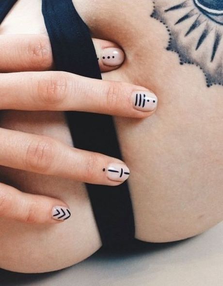 nail-designs-with-lines-and-dots-35_15 Modele de unghii cu linii și puncte