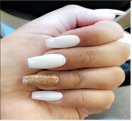 nail-designs-with-white-and-gold-59_16 Modele de unghii cu alb și aur