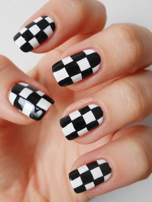 nail-polish-design-black-and-white-43_16 Design lac de unghii alb-negru