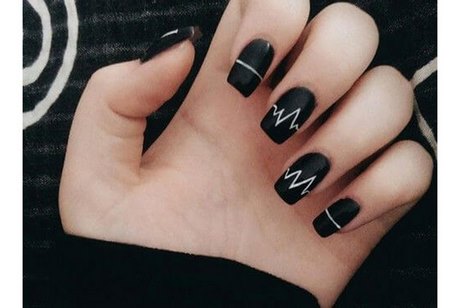 nails-black-design-38_2 Cuie design negru