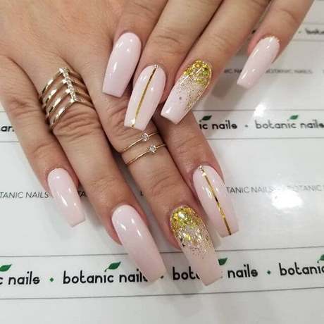 nails-with-gold-design-77_7 Cuie cu design de aur