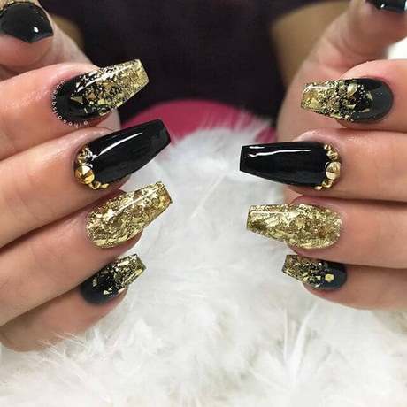 nails-with-gold-design-77_9 Cuie cu design de aur