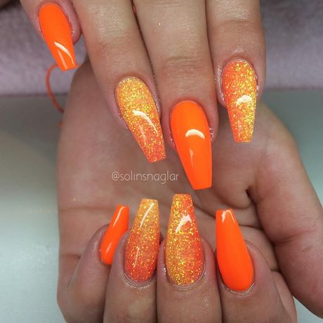 Modele de unghii Neon portocaliu