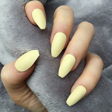 pastel-yellow-nail-designs-33_11 Modele de unghii galbene pastelate