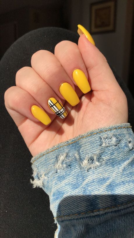 pastel-yellow-nail-designs-33_12 Modele de unghii galbene pastelate