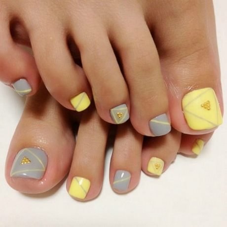 pastel-yellow-nail-designs-33_5 Modele de unghii galbene pastelate