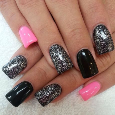pink-and-black-nail-ideas-36 Idei de unghii roz și negru