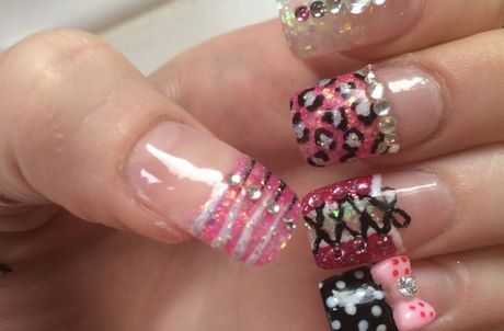 pink-black-and-gold-nail-designs-00_16 Modele de unghii roz negru și auriu