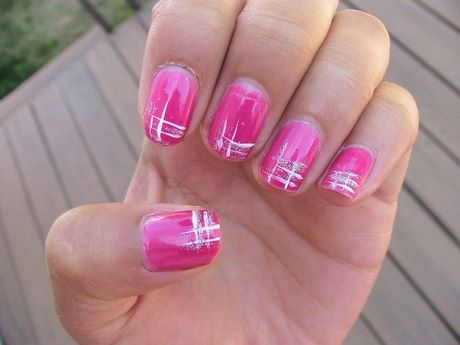 Design de vopsea roz pentru unghii