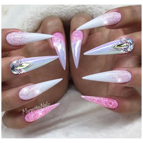 pink-nails-with-gold-design-27_13 Cuie roz cu design auriu