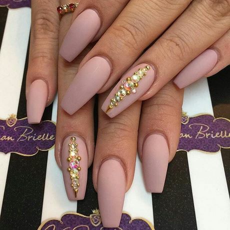 pink-nails-with-gold-design-27_2 Cuie roz cu design auriu