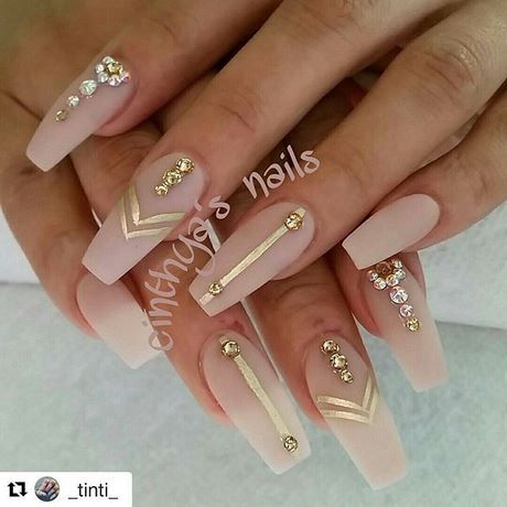 pink-nails-with-gold-design-27_3 Cuie roz cu design auriu